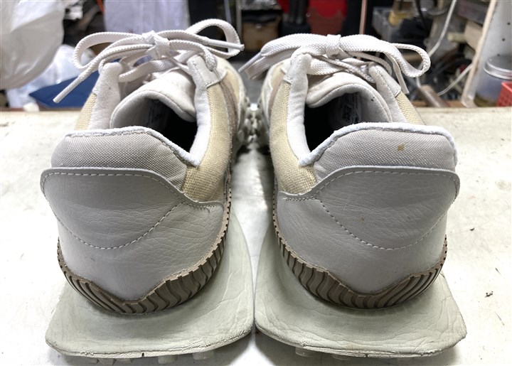 �u���X�C���̎蒼���C���v�j���[�o�����X�X�j�[�J�[�i�r�t�H�[�j