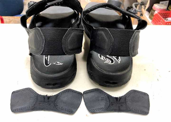 「伸びてしまったバックバンドゴムの交換修理事例」リーボック ポンプフューリー サンダル（アフター）