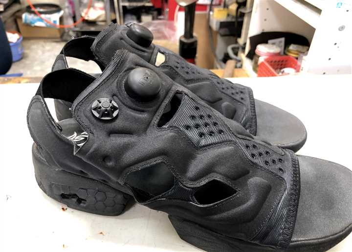 「伸びてしまったバックバンドゴムの交換修理事例」リーボック ポンプフューリー サンダル（アフター）