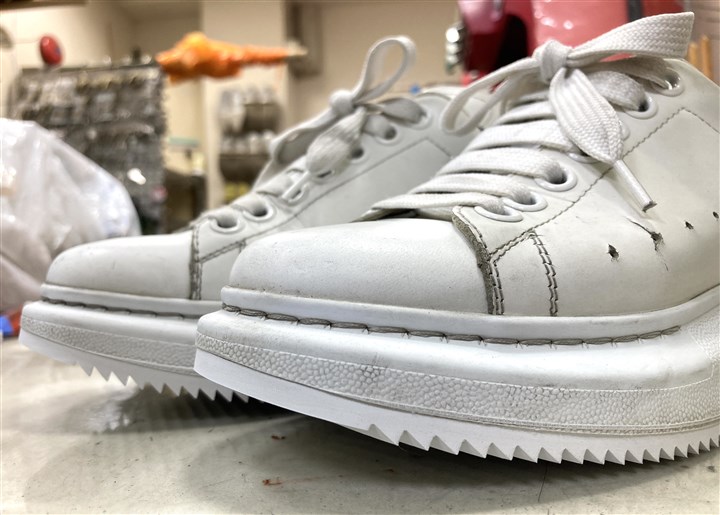 �A���L�T���_�[�E�}�b�N�C�[���̃X�j�[�J�[�̌����Ă���J�J�g���ς��ă\�[���⋭�C���A8