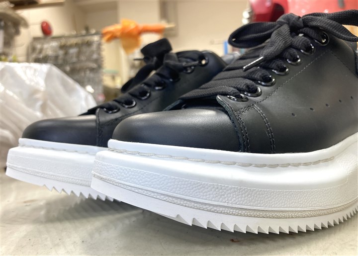 �A���L�T���_�[�E�}�b�N�C�[���̃X�j�[�J�[�̌����Ă���J�J�g���ς��ă\�[���⋭�C���A13