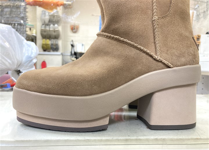 UGG�̌���u�[�c�̌���J�b�g�A1