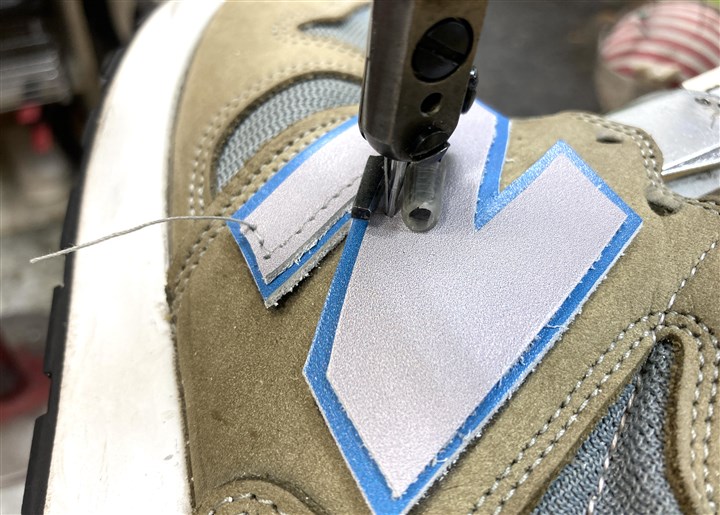 �u�T�C�hN�}�[�N�o�N�򉻂̍�蒼���C���v�j���[�o�����X1300�i�r���o�߁A�D�����j