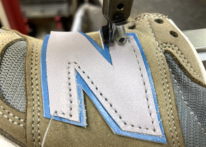 �u�T�C�hN�}�[�N�o�N�򉻂̍�蒼���C���v�j���[�o�����X1300�i�r���o�߁A�D�����j