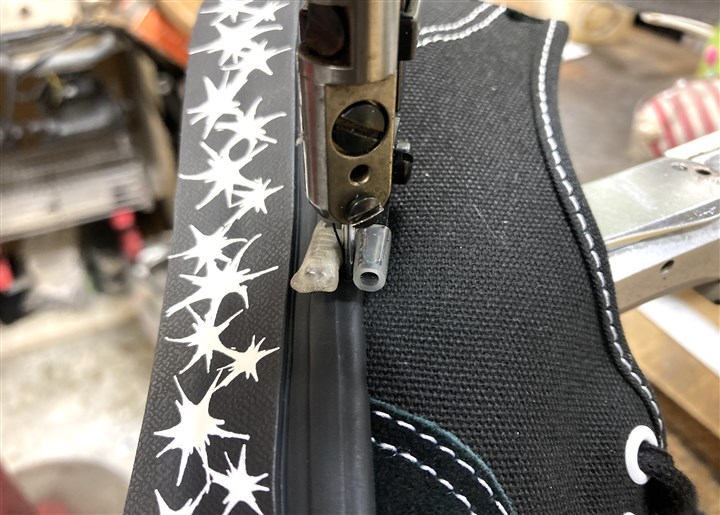 VANSのソール側面の剥がれ予防ステッチ修理、4