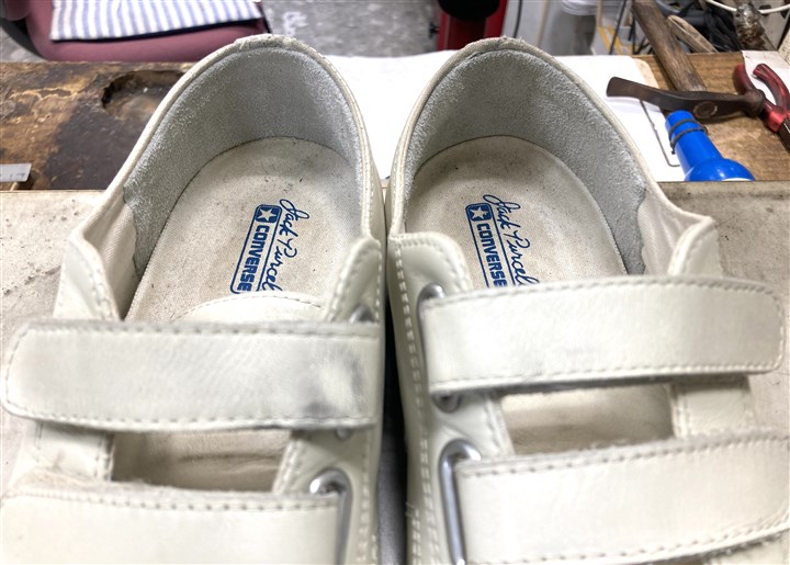 「カカト内側、腰裏部分の破れ修理事例」コンバース ジャックパーセル（アフター）