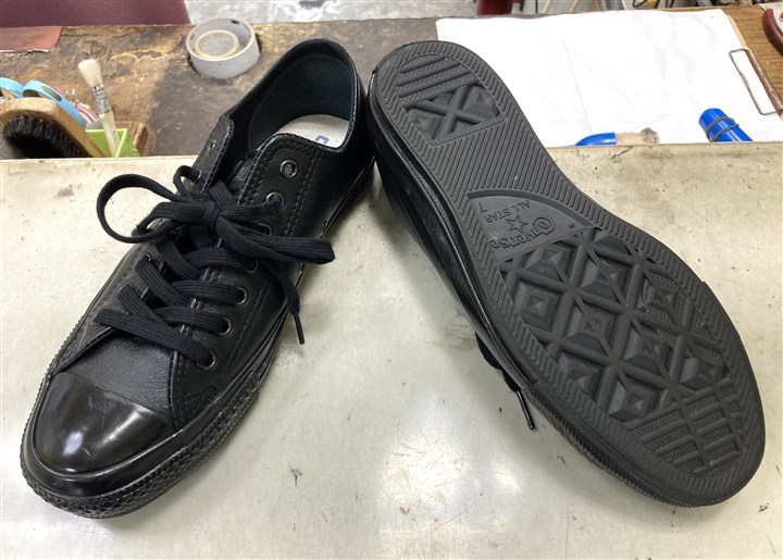 「新品のうちにソール補強修理事例」コンバース（ビフォー）