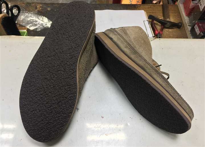 ブーツのすり減ったソールも削ってゴムを貼って直します、4