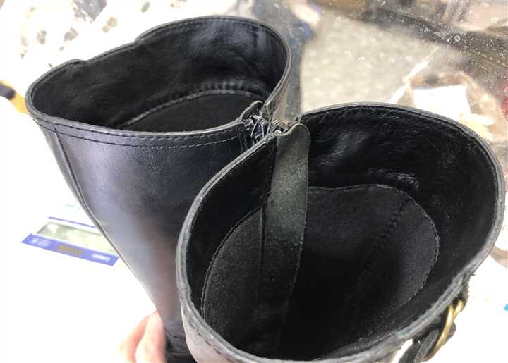 ブーツの履き口合皮を革で貼替え修理、3