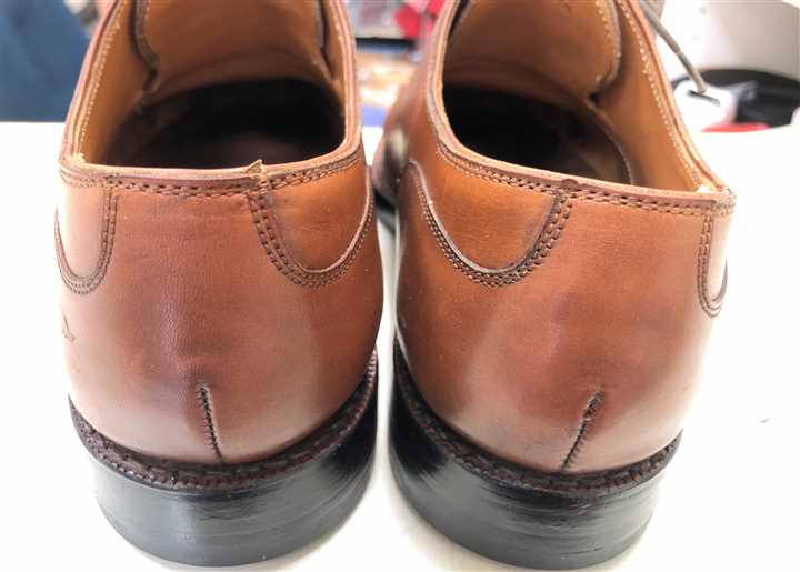 紳士革靴のカカト内側破れの修理、3