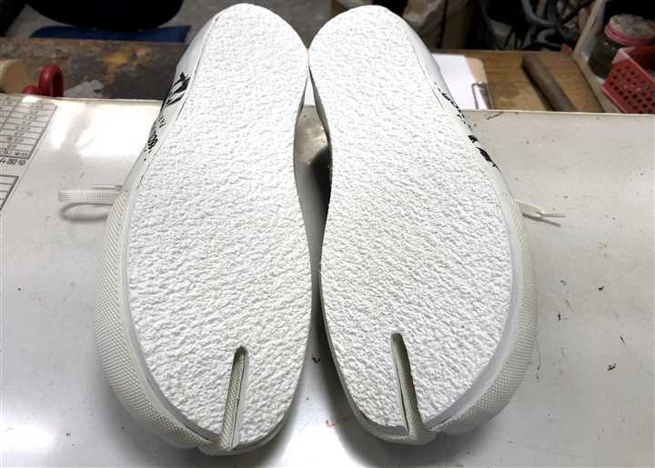 マルジェラの足袋スニーカーの修理、1