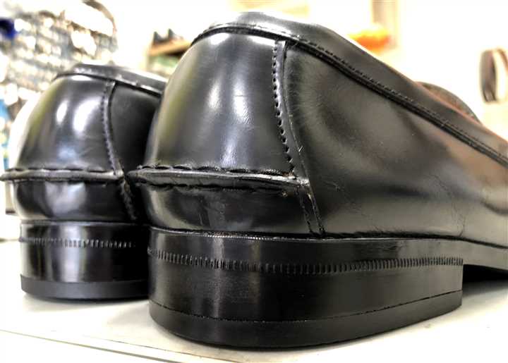 学生靴のヒールの修理、2