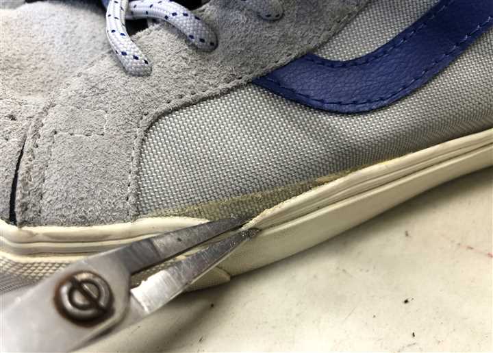 Vans バンズ のスニーカーの ソール側面の剥がれ修理 スニーカー修理ブログです